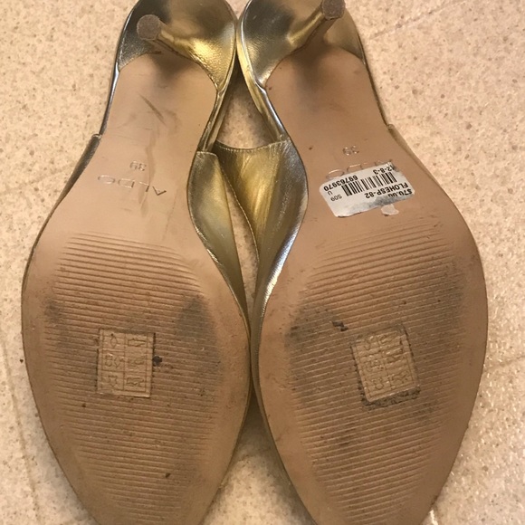Aldo gold peep toe with sling back heels. Size 8 - Picture 4 of 6